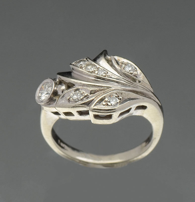 Appraisal: K WHITE GOLD RETRODECO DIAMOND LEAF PINKY RING White gold