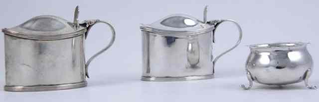 Appraisal: A Victorian oval silver mustard pot London with thread borders