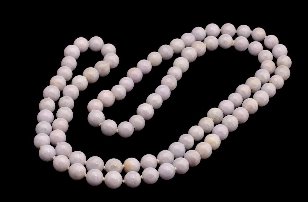 Appraisal: A STRAND OF NINETY-FOUR LAVENDER JADE BEADS A strand of