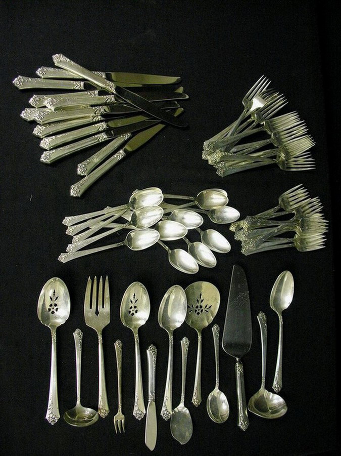 Appraisal: PIECES HEIRLOOM STERLING FLATWARE knives Dinner Forks Salad Forks spoons