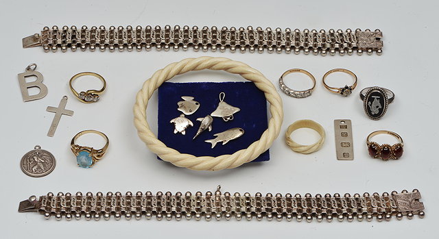 Appraisal: A QUANTITY OF JEWELLERY to include two white metal bracelets