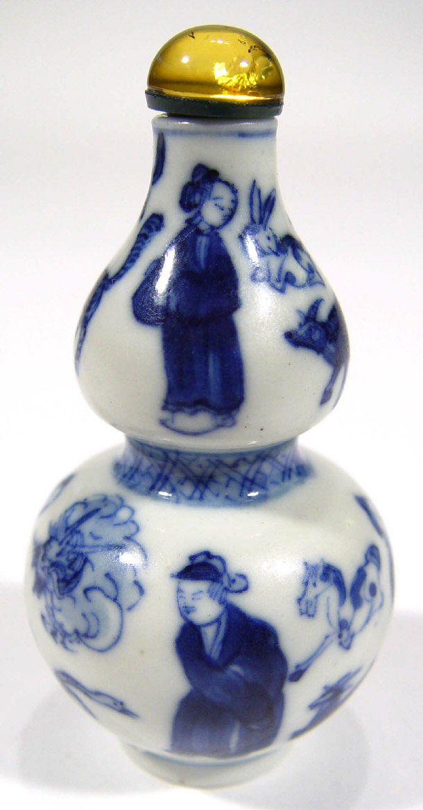 Appraisal: Chinese double gourd porcelain scent bottle with blue figures and