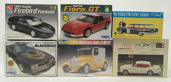 Appraisal: Plastic model kits Lot includes boxed th scale plastic kits