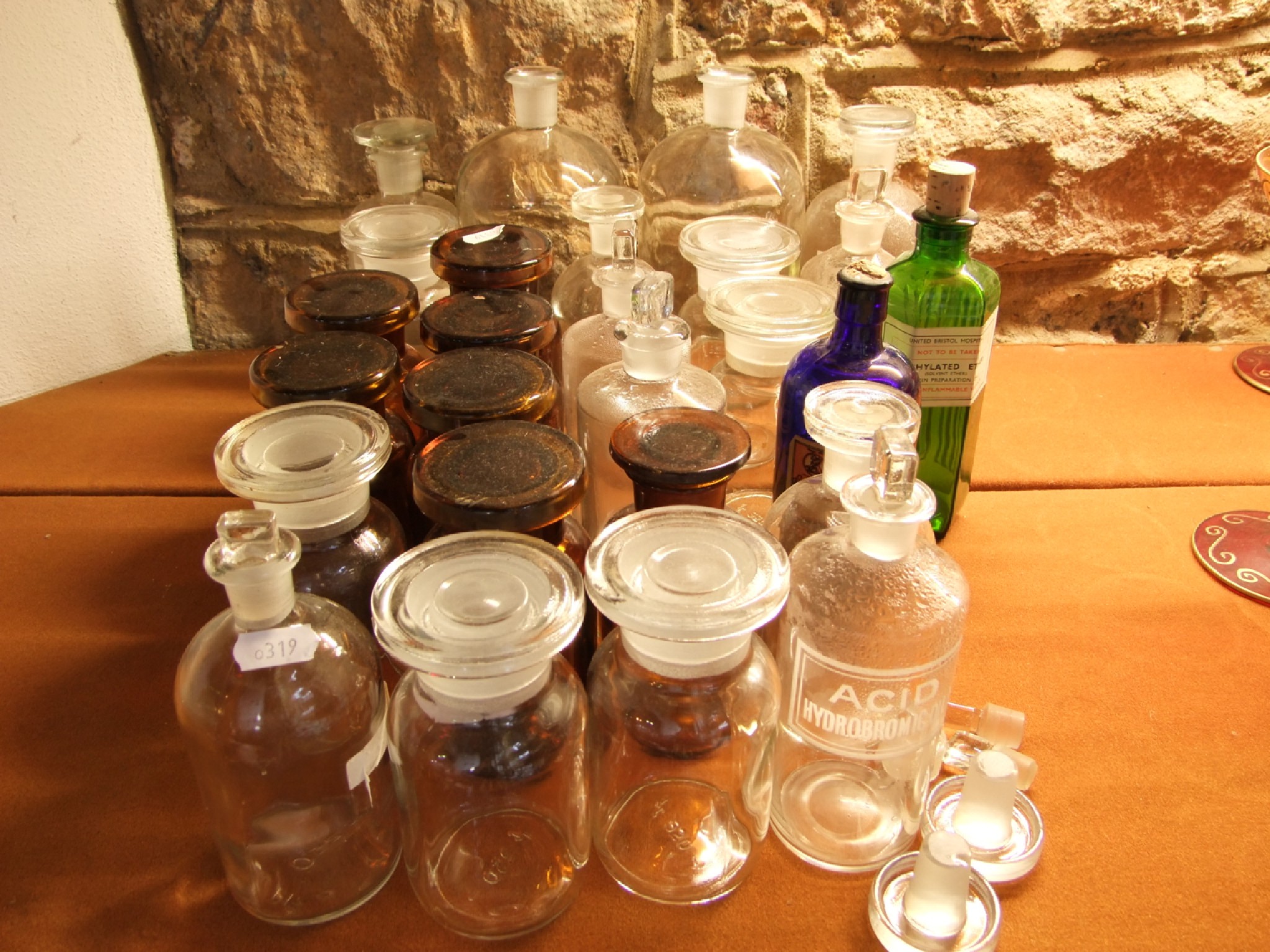 Appraisal: A collection of vintage chemists medicinal bottle of varying type