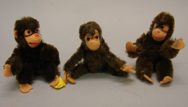 Appraisal: Lot of brown mohair Jocko' monkeys Is not jointed and