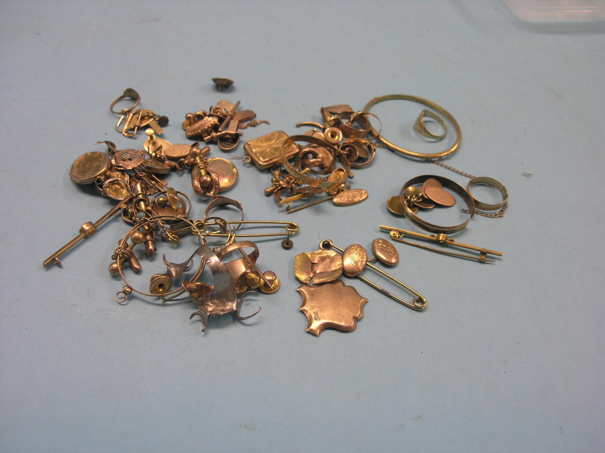 Appraisal: Gold and yellow metal jewellery an assortment all damaged and