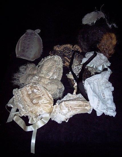 Appraisal: A quantity of th Century and later hats and bonnets