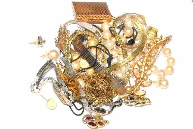 Appraisal: A QUANTITY OF COSTUME JEWELLERY AND WATCHES