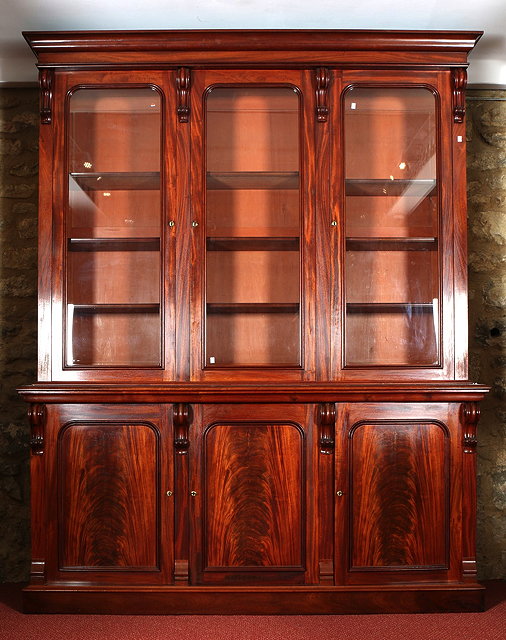 Appraisal: A VICTORIAN MAHOGANY LIBRARY BOOKCASE the upper half fitted nine