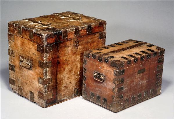 Appraisal: An oak and iron bound travelling trunk late th early