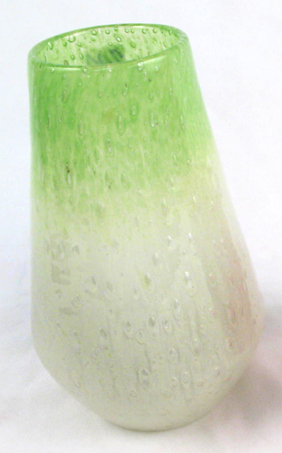 Appraisal: A STEUBEN CLUTHRA ART GLASS VASE green shading to pale