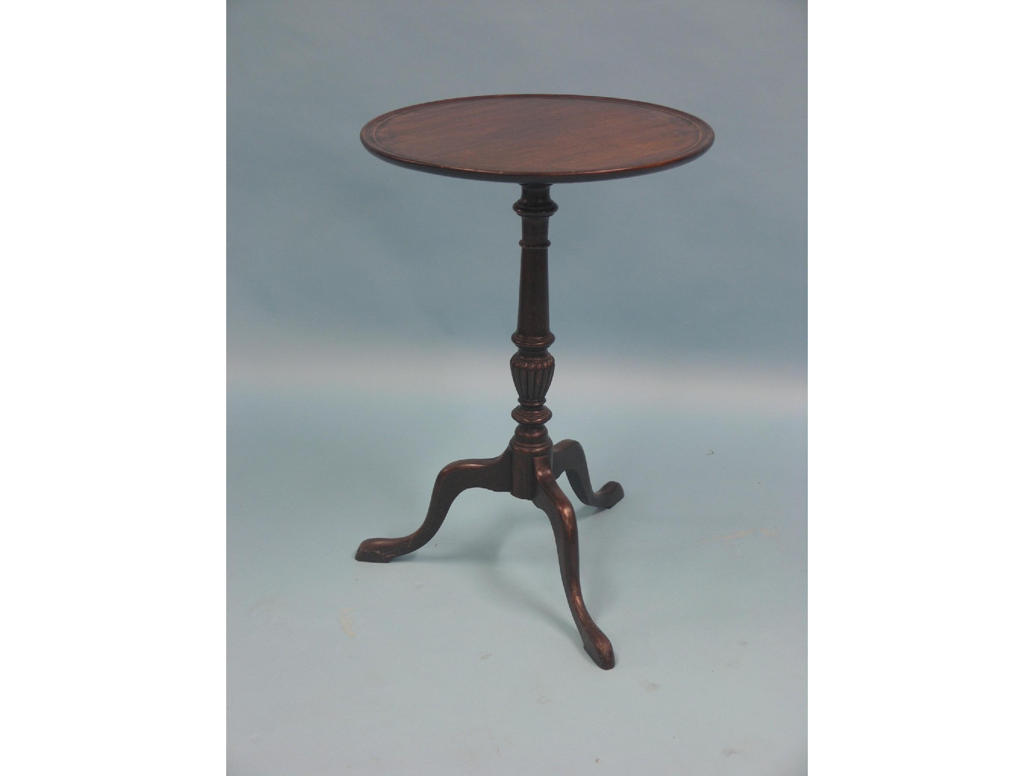 Appraisal: A Georgian-style mahogany wine table with circular moulded top ft