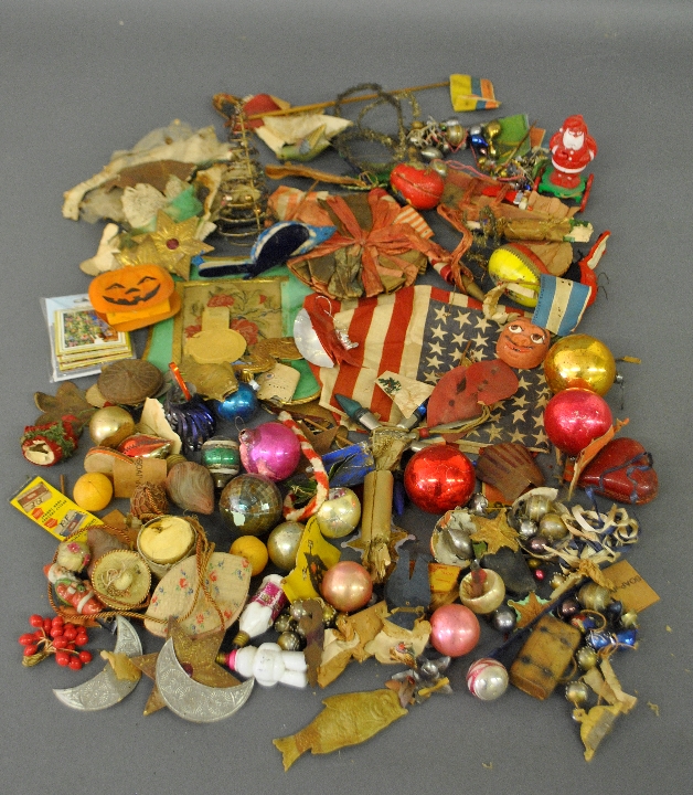 Appraisal: - Misc grouping of mostly vintage Christmas decorations including a