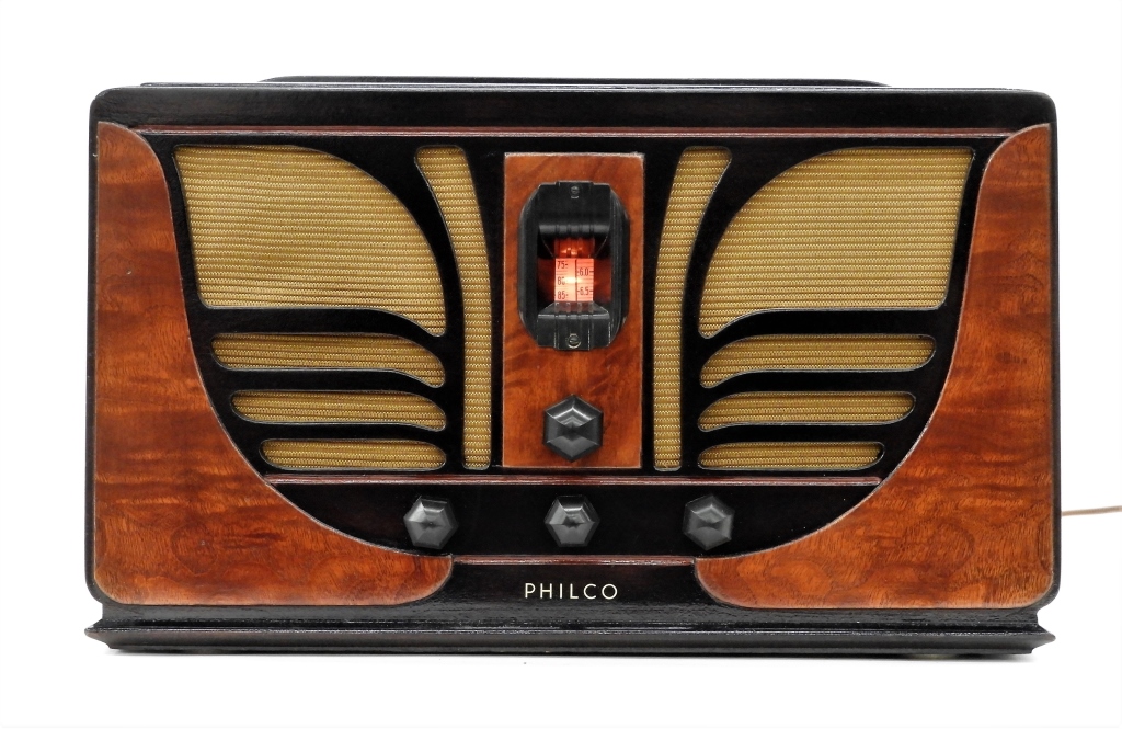 Appraisal: PHILCO ART DECO WOOD VENEER TABLE TOP RADIO United States