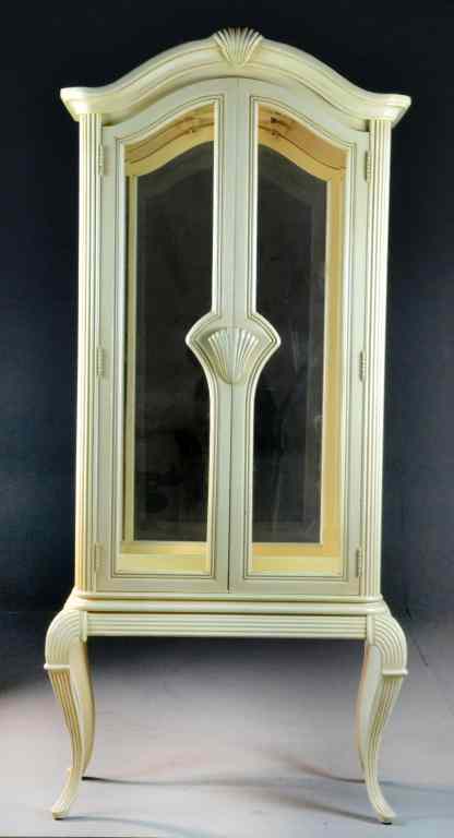 Appraisal: Cream tag reCurved bonnet top with reeded sides glass on