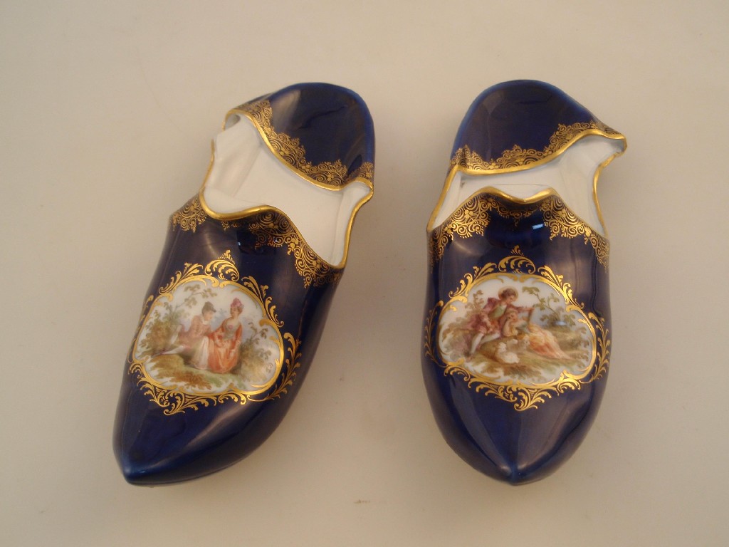 Appraisal: A pair of late thC Meissen slippers each painted with