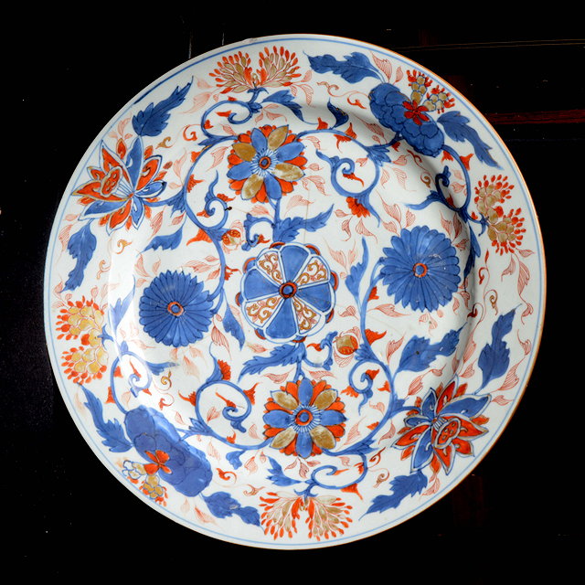 Appraisal: A CHINESE CHARGER decorated with flowers in Imari colours and