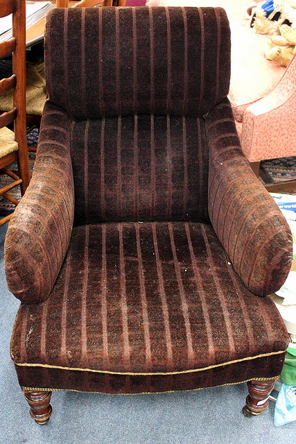 Appraisal: A VICTORIAN UPHOLSTERED LOUNGE ARMCHAIR cm wide