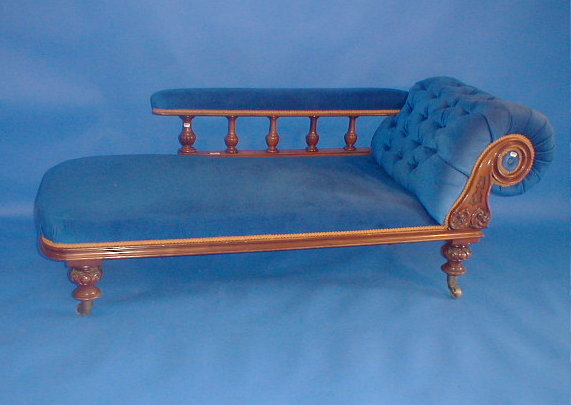 Appraisal: A substantial Victorian walnut chaise longue