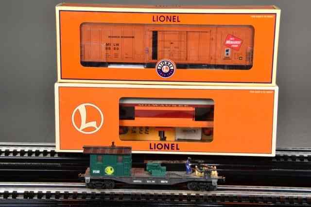 Appraisal: VARIOUS LIONEL TRAIN CARSIncluding three various Lionel train cars with