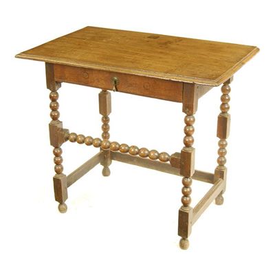 Appraisal: An oak side table the moulded edge top above a