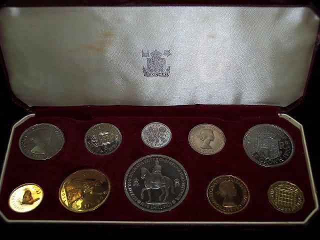 Appraisal: Elizabeth II proof set crown to farthing ten coins cased