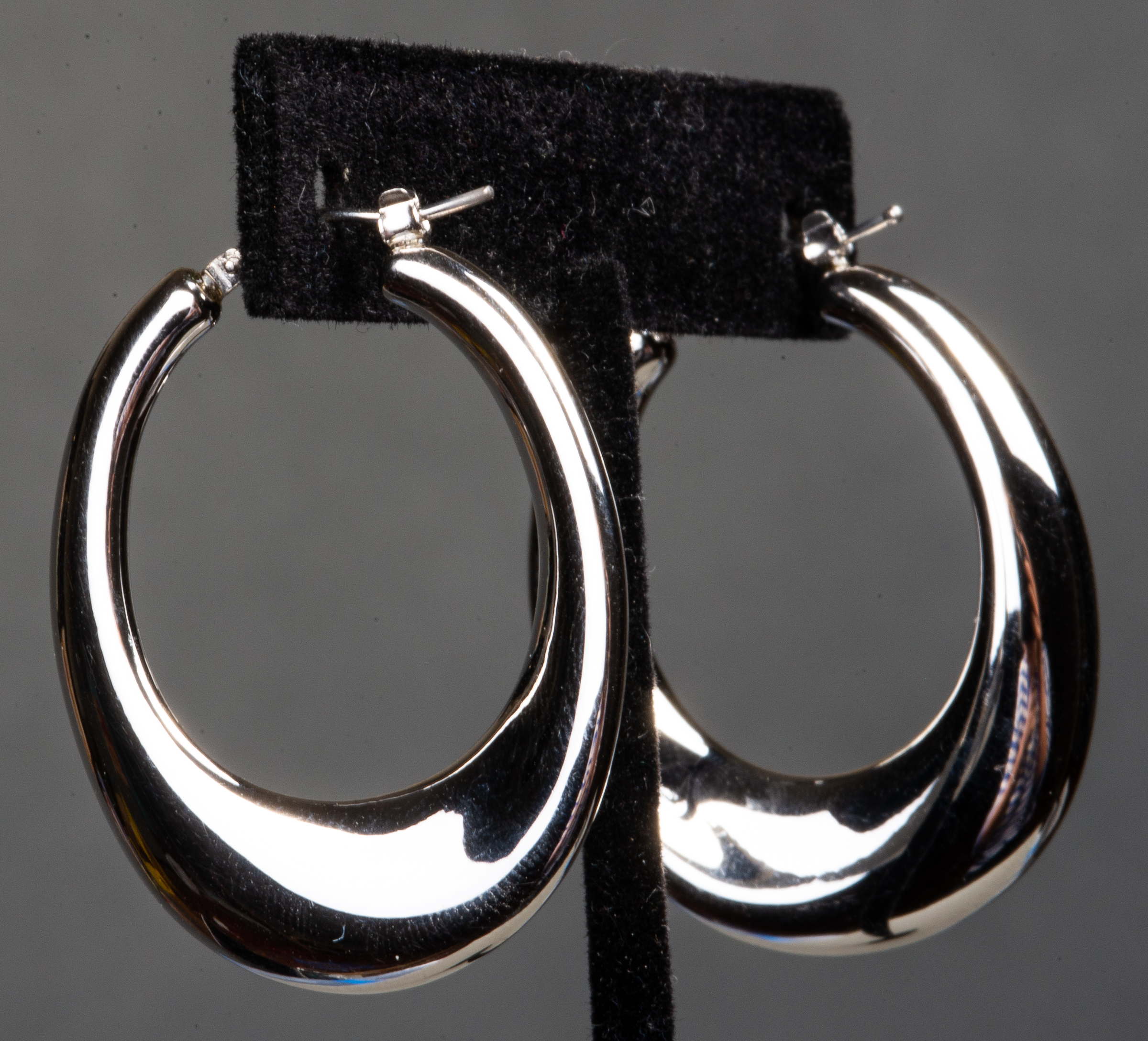 Appraisal: MILOR ITALIAN K WHITE GOLD OBLONG HOOP EARRINGS Milor Italian