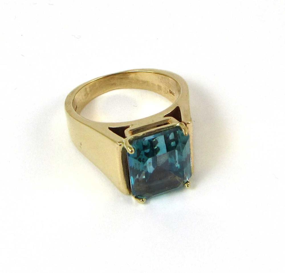 Appraisal: SPINEL AND FOURTEEN KARAT GOLD RING with four yellow gold