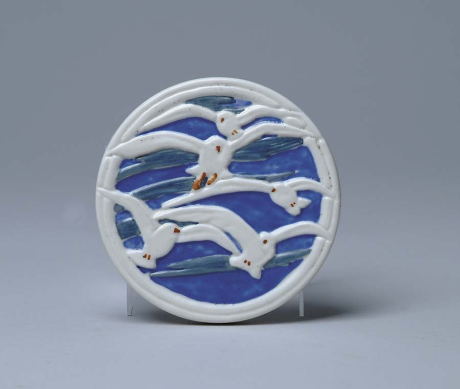 Appraisal: ROOKWOOD TRIVET Round ivory trivet with seagulls in flight against