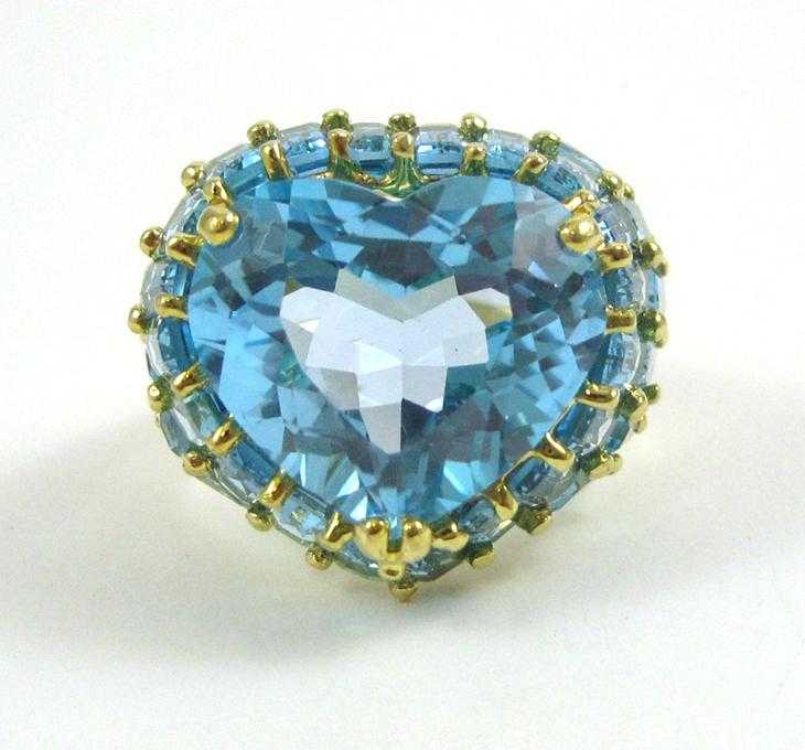 Appraisal: BLUE TOPAZ AND EIGHTEEN KARAT GOLD RING The heavy k