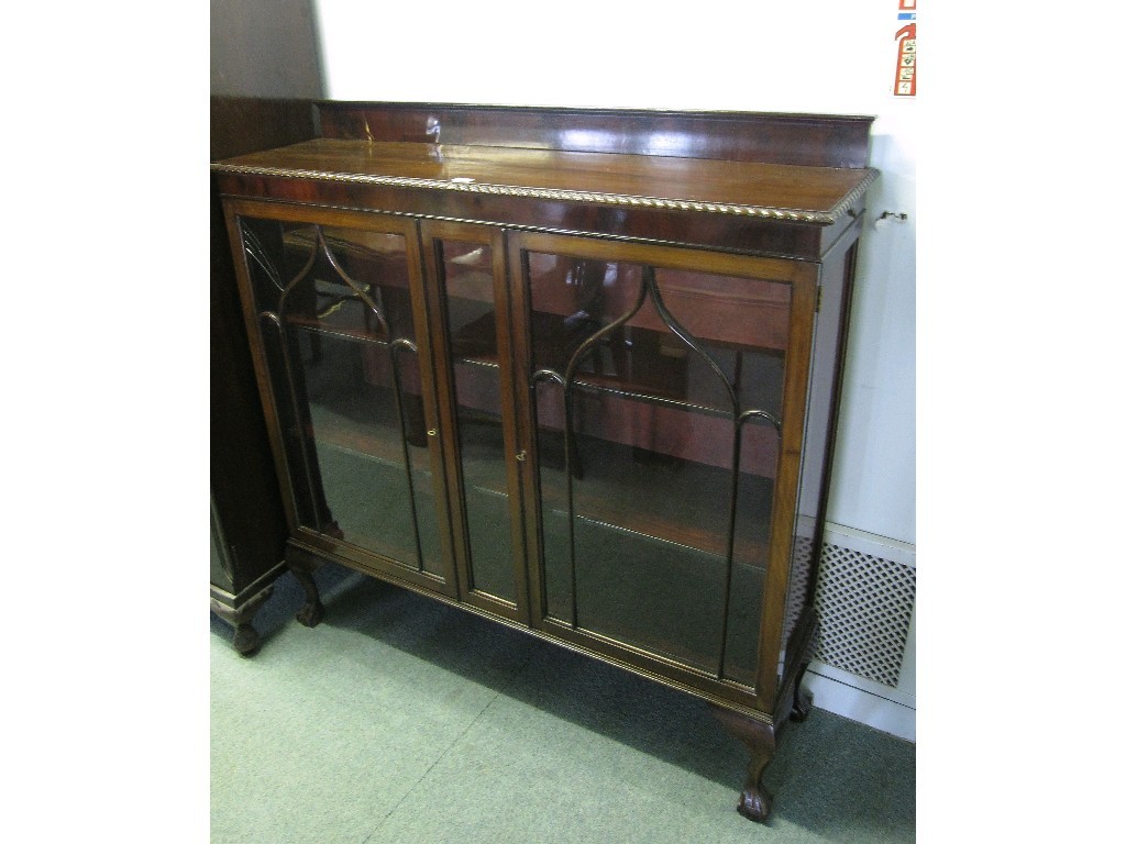 Appraisal: Mahogany two door bookcase