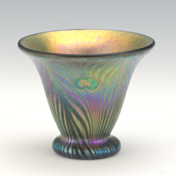 Appraisal: STEVEN LUNDBERG STUDIOS TIFFANY STYLE PEACOCK FEATHER IRIDESCENT VASE x