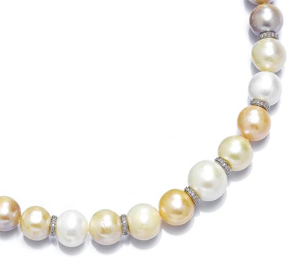 Appraisal: A PEARL AND DIAMOND NECKLACE White gold clasp decorative elements