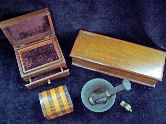 Appraisal: A th Century tea caddy banded in rosewood and satinwood