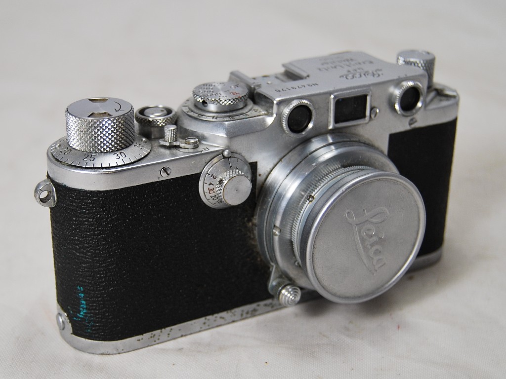 Appraisal: A Leica IIIc camera no with Summar f cm lens