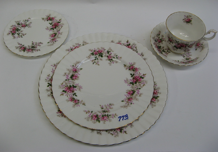 Appraisal: ROYAL ALBERT PIECE FINE PORCELAIN DINNER SET in the Lavender