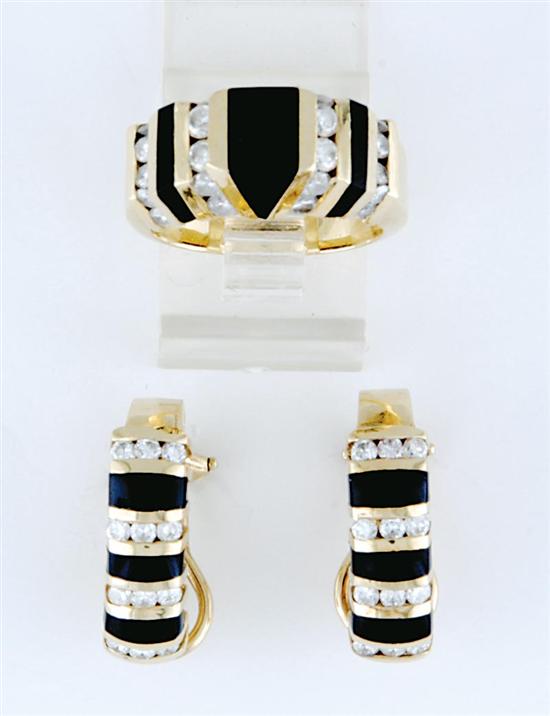 Appraisal: Onyx ring and earrings ring set with three onyx interspaced