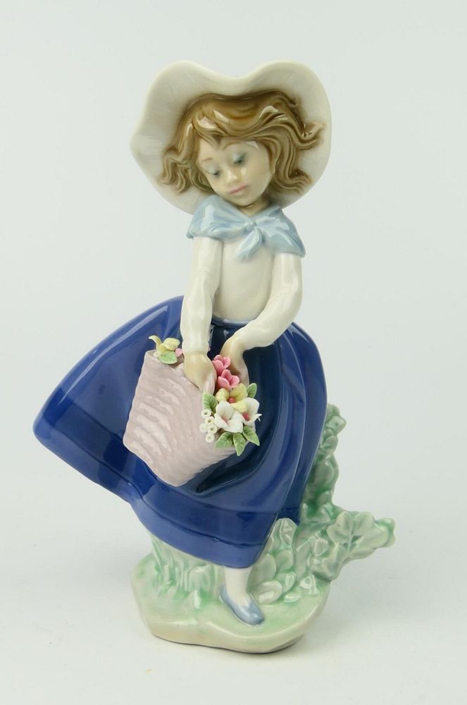 Appraisal: LLADRO GIRL FLOWERS TALL GLOSSY Condition All lots are sold