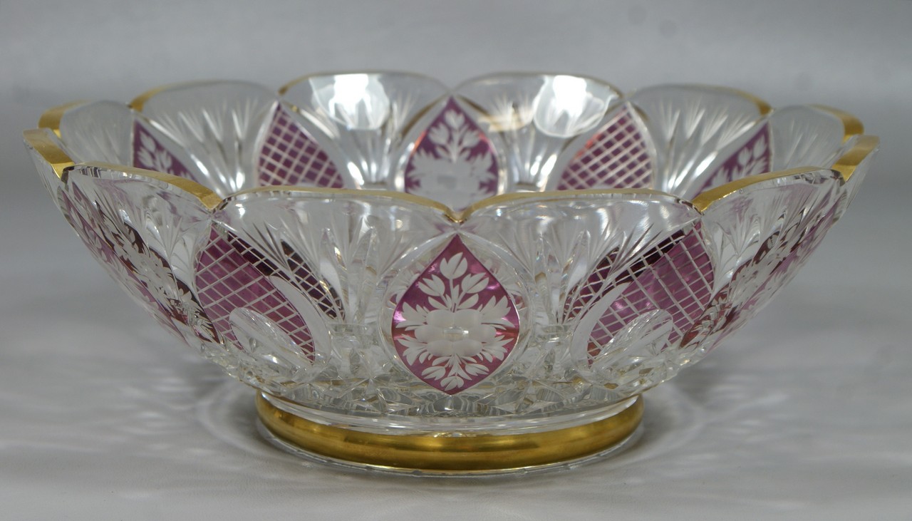 Appraisal: Cut crystal bowl with scalloped edge amethyst cut to clear