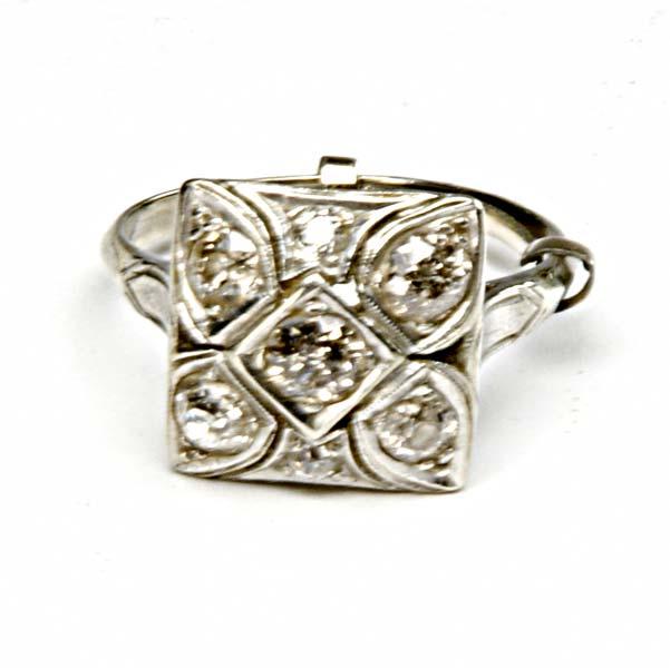 Appraisal: ART DECO Diamond quatrafoil ring in k wg seven MC