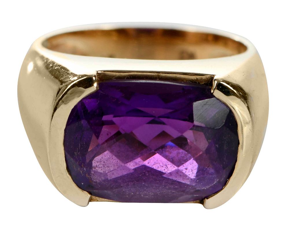 Appraisal: kt Amethyst Ring rectangle fancy cut amethyst approx x mm