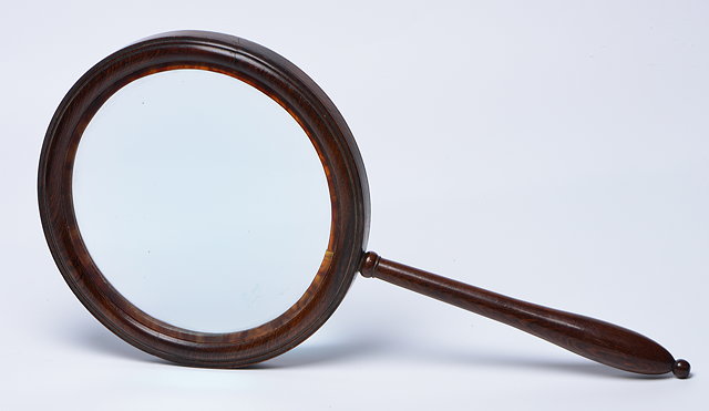 Appraisal: A LARGE TURNED ROSEWOOD MAGNIFYING GLASS cm long overall