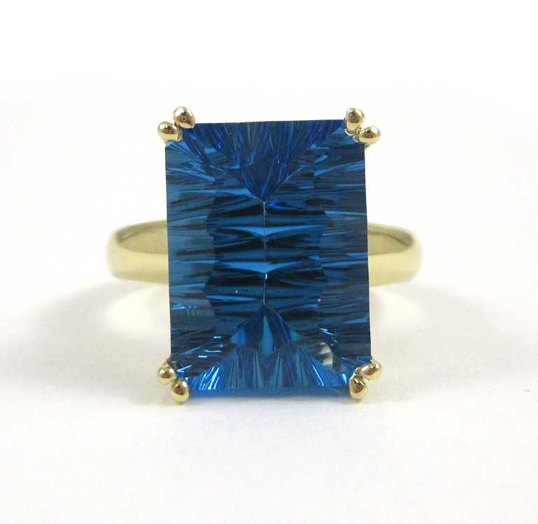 Appraisal: BLUE TOPAZ AND FOURTEEN KARAT GOLD RING The yellow gold