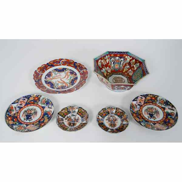 Appraisal: Chinese and Japanese Imari Chinese and Japanese Six pieces of