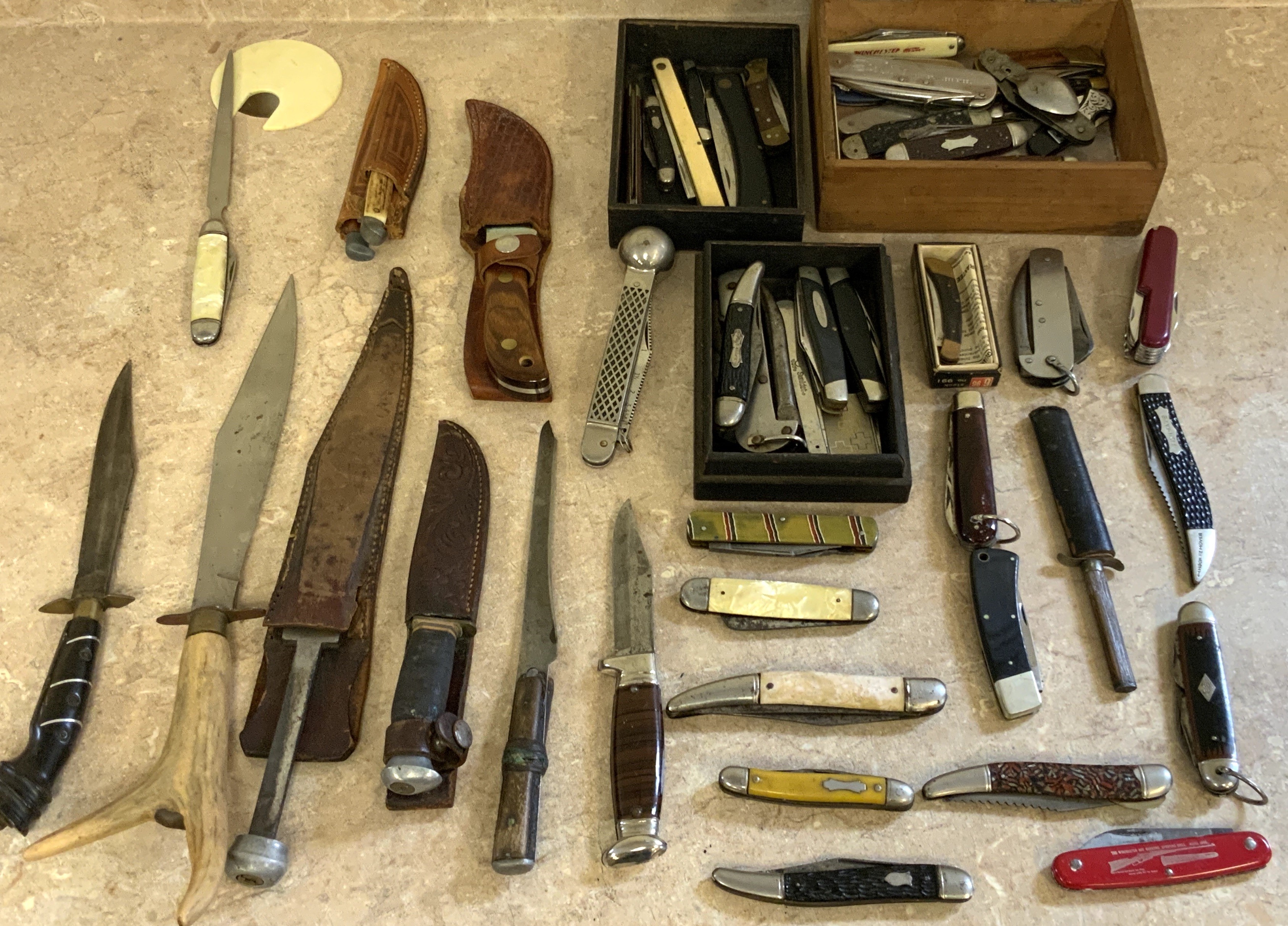 Appraisal: GROUP OF FIXED BLADE POCKET KNIVES Approximately items