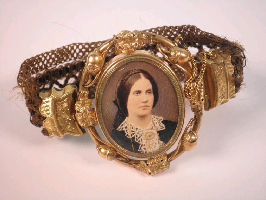 Appraisal: A double portrait memorial bracelet dated the two portraits on