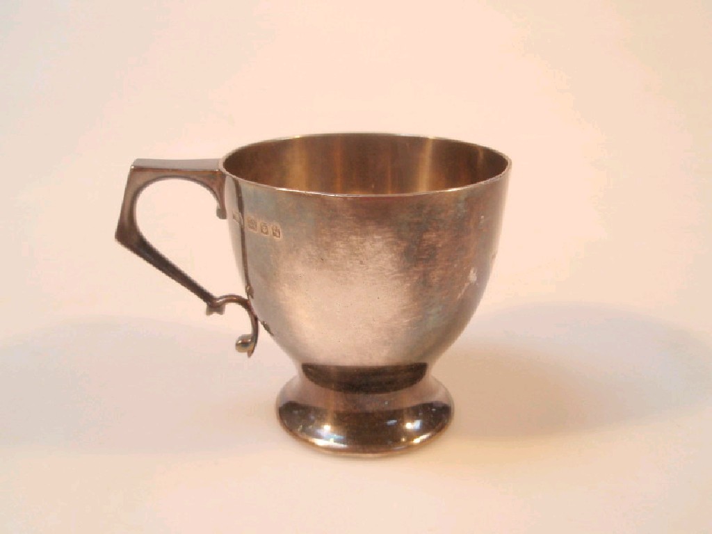 Appraisal: A George V silver footed christening cup inscription to front