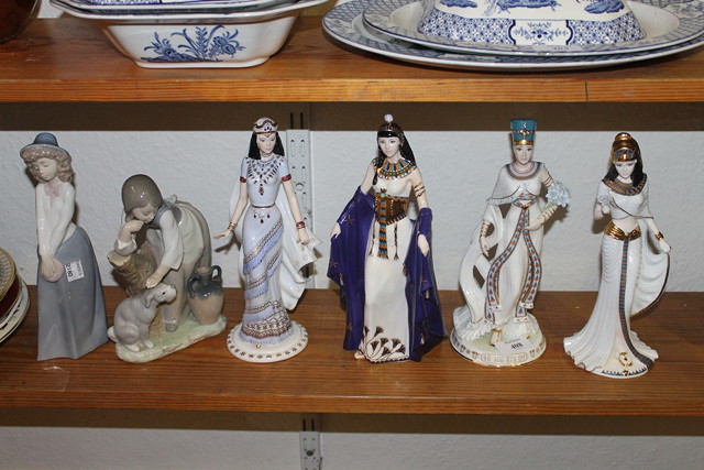 Appraisal: A LLADRO PORCELAIN FIGURE and four Wedgwood commemorative figures with