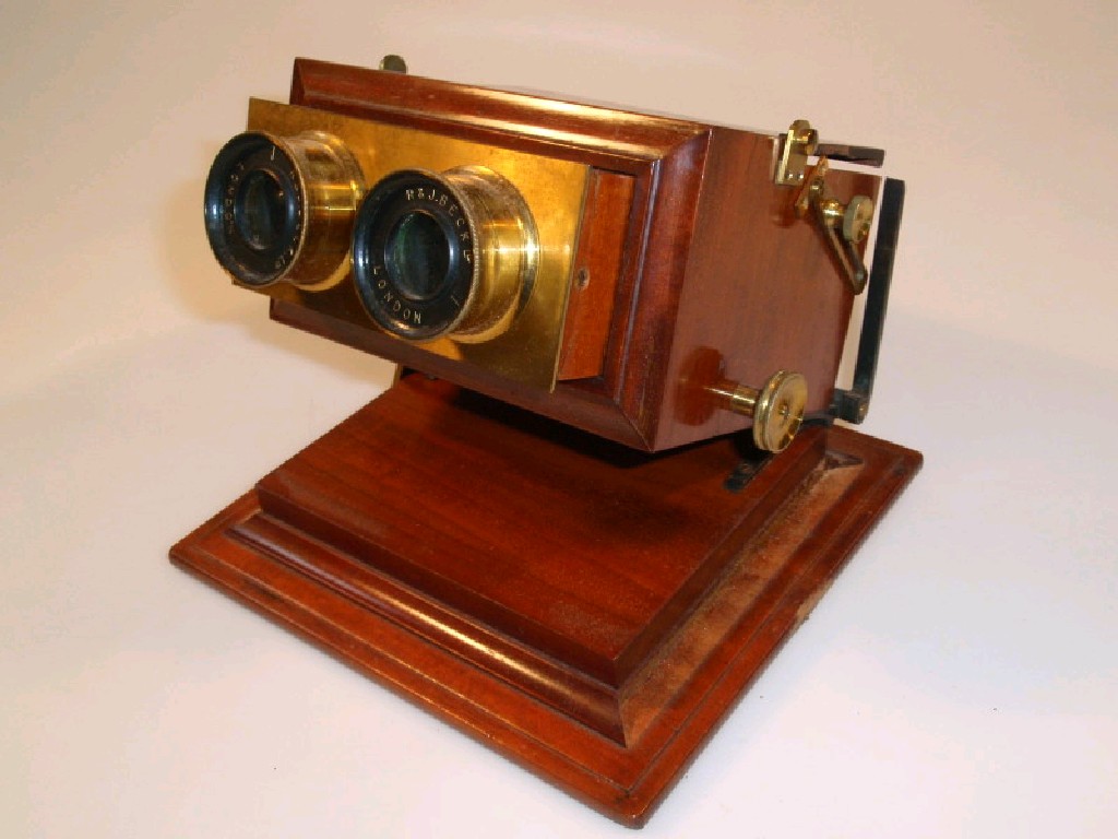 Appraisal: A thC mahogany cased portable stereoscopic viewer with brass fittings