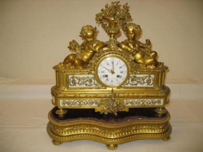 Appraisal: A FRENCH MANTEL CLOCK the movement with outside count wheel